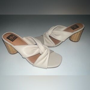 DV By Dolce Vita Womens Milna Ivory Woven Square toe Block Heels Shoes Size 7.5
